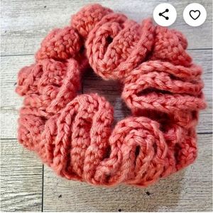 Can crocheted hair scrunchies